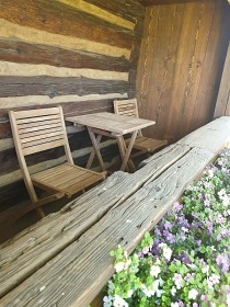 Roubenka s baz�nem - hrad Bezd�z a hrad Houska