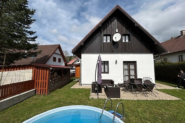 Chata s bazénem - Lipenské jezero - jižní Čechy