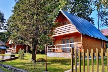 2 Chaty a baz�n - Lu�ick� hory - �esk� �v�carsko