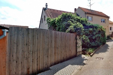 Chalupa s baz�nem a vinn� sklep - ji�n� Morava