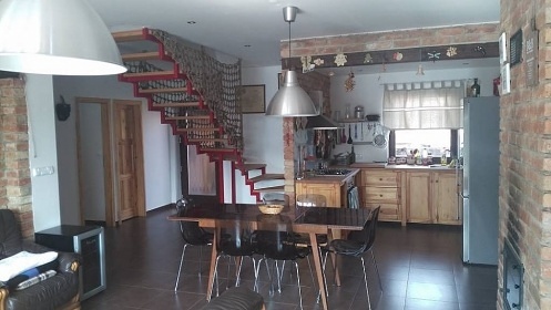 Chalupa s baz�nem a vinn� sklep - ji�n� Morava