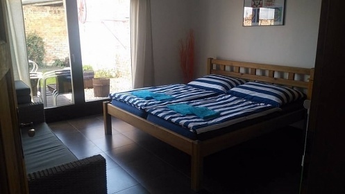 Chalupa s baz�nem a vinn� sklep - ji�n� Morava