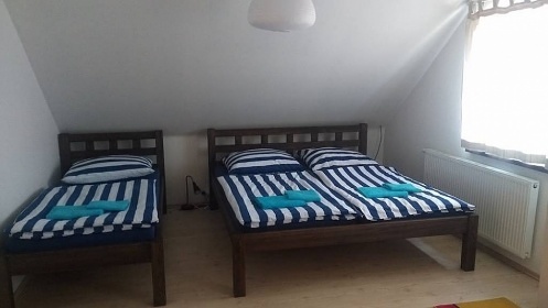 Chalupa s baz�nem a vinn� sklep - ji�n� Morava