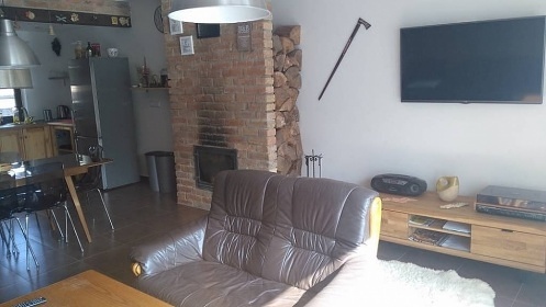 Chalupa s baz�nem a vinn� sklep - ji�n� Morava