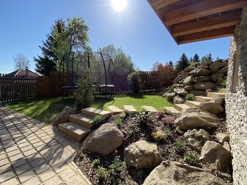 Roubenka a koupac� jez�rko s wellness - Mon�nec