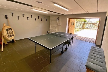 Roubenka a koupac� jez�rko s wellness - Mon�nec