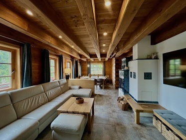 Roubenka a koupac� jez�rko s wellness - Mon�nec