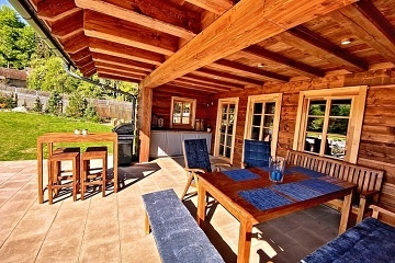 Roubenka a koupac� jez�rko s wellness - Mon�nec