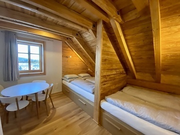 Roubenka a koupac� jez�rko s wellness - Mon�nec