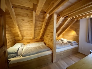 Roubenka a koupac� jez�rko s wellness - Mon�nec