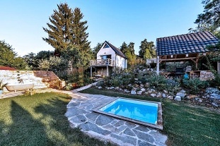 Glamping s bazénem a zahradou - Kutná Hora