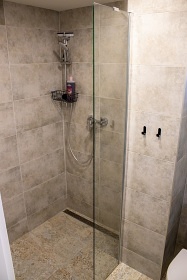 Chalupa a baz�n - �esk� �v�carsko - hrad �aun�tejn