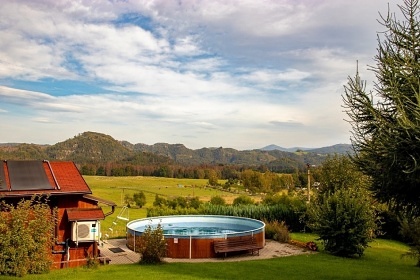 Chalupa a baz�n - �esk� �v�carsko - hrad �aun�tejn