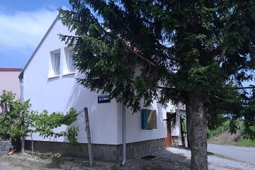 Chalupa a vinn� sklep - Hodon�nsko - CHKO P�lava