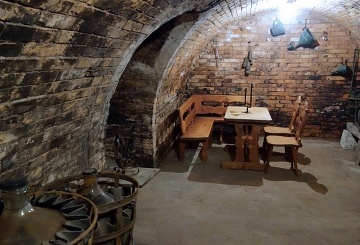 Chalupa a vinn� sklep - Hodon�nsko - CHKO P�lava