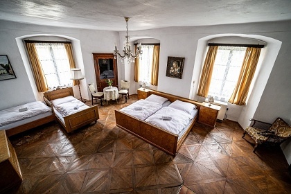 Chalupa CHKO �umava - hrad a z�mek Velhartice