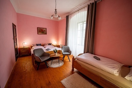 Chalupa CHKO �umava - hrad a z�mek Velhartice