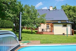Chalupa s bazénem - Stanovice -  Karlovy Vary