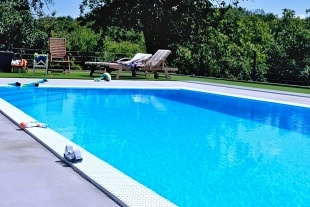 Roubenka s bazénem - Kokořínsko - Máchovo jezero