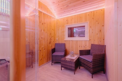 Chalupa s baz�nem - hrad Tol�tejn - Lu�ick� hory