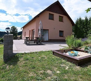Chalupa na ji�n�m svahu �pi��ku - Jizersk� hory