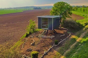Otočný glamping u rybníka - CHKO Brdy - Březnice
