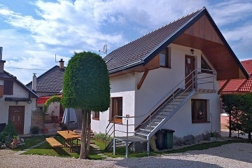 Chata s apartmány - Krásnohorské Podhradí