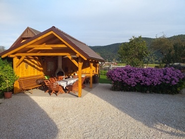 Chata s apartmány - Krásnohorské Podhradí