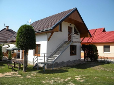 Chata s apartmány - Krásnohorské Podhradí