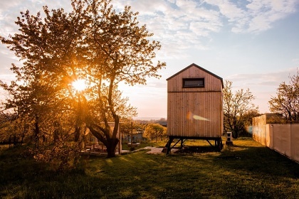Glamping Morava - Host�nsk� vrchy - hrad Helf�t�n