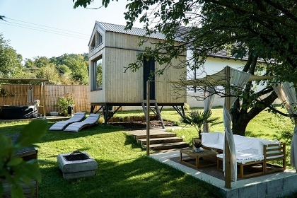 Glamping Morava - Host�nsk� vrchy - hrad Helf�t�n
