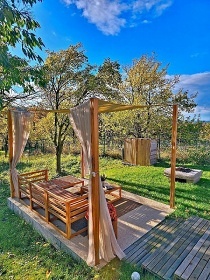 Glamping Morava - Host�nsk� vrchy - hrad Helf�t�n