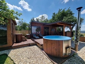 Recenze: Wellness glamping Prusiny - Netunice - hrad Radyně