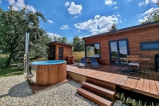 Recenze: Wellness glamping Prusiny - Netunice - hrad Radyně