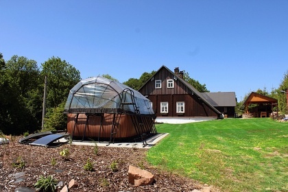 Chalupa baz�n a koupac� sud - Orlick� hory