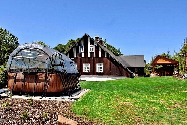 Chalupa baz�n a koupac� sud - Orlick� hory