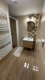 Chalupa baz�n a koupac� sud - Orlick� hory