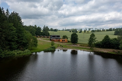 Chata s v�hledem na rybn�k - ���rsk� vrchy