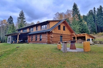 Wellness srub a koupac� jezero - Novohradsk� hory