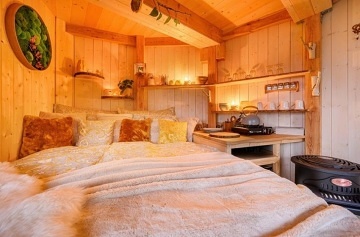 Glamping v korun�ch strom� - v�hled na Je�t�d