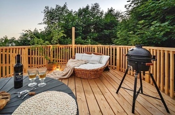 Glamping v korun�ch strom� - v�hled na Je�t�d