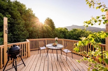 Glamping v korun�ch strom� - v�hled na Je�t�d