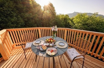 Glamping v korun�ch strom� - v�hled na Je�t�d