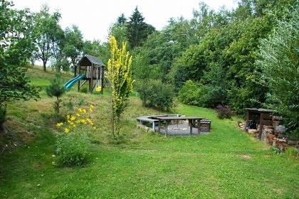 Chalupa a koupac� jez�rko - �ern� hora - Krkono�e