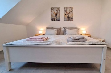 Chata vhled na Paseckou sla s jezrkem - Kvilda