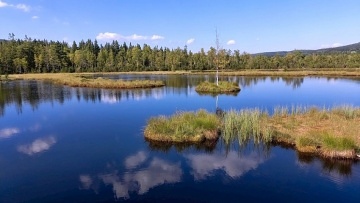 Chata vhled na Paseckou sla s jezrkem - Kvilda
