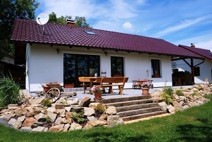 Nov� objekt: Rodinn� chaty u S�zavy - sauna a koupac� sud