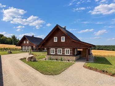 Roubenky u Kouteck�ho potoka - hrad Lipnice
