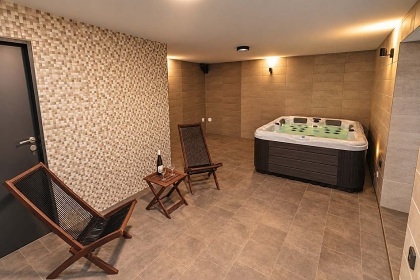Roubenky u Kouteck�ho potoka - hrad Lipnice