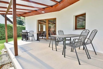 Chata s baz�nem - Plan� nad Lu�nic� - ji�n� �echy